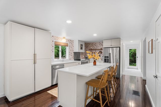 676 West St, Uxbridge, MA 01569