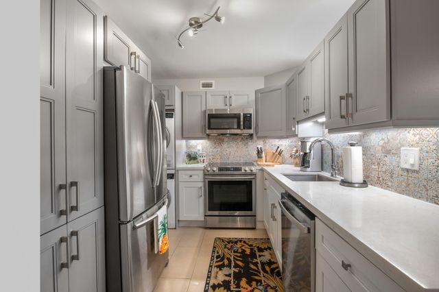 1920 NE 1st Terrace 116h, Wilton Manors, FL 33305