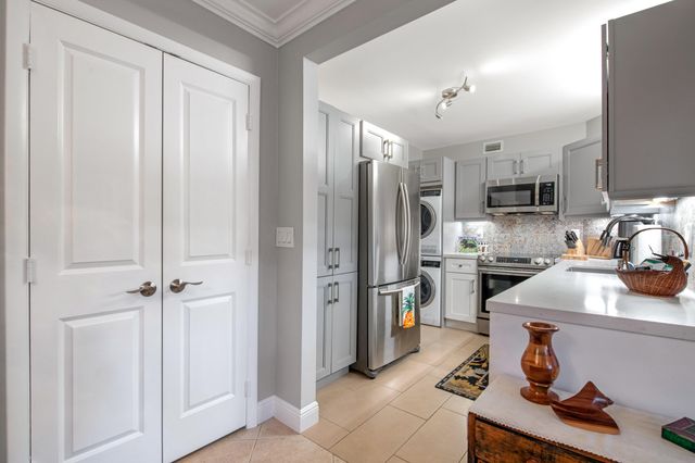 1920 NE 1st Terrace 116h, Wilton Manors, FL 33305