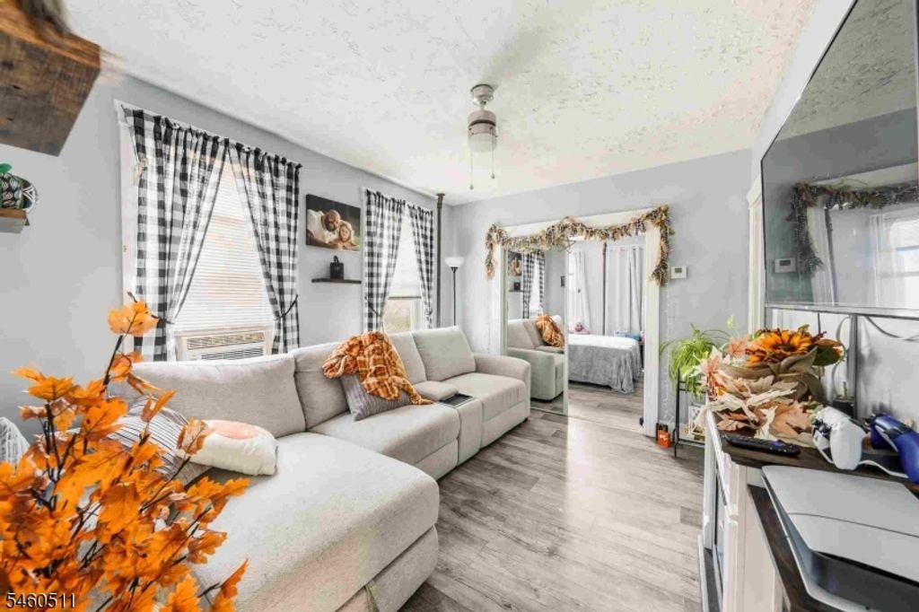 47 E 27Th St, Bayonne City, NJ 07002 — photo 3