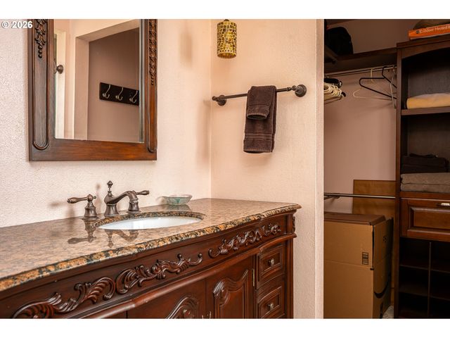 4558 TREESIDE Ct, Salem, OR 97305