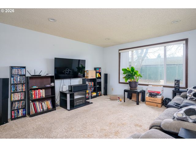 4558 TREESIDE Ct, Salem, OR 97305