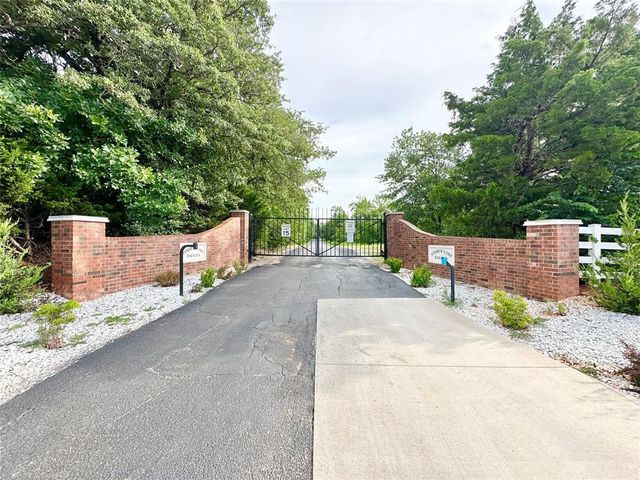 114 Timber Lake Drive, Mcloud, OK 74851