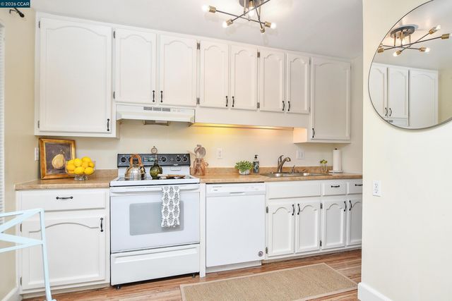 4888 Clayton Rd 6, Concord, CA 94521