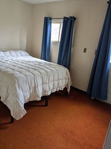 64 South St, Easton, MA 02375