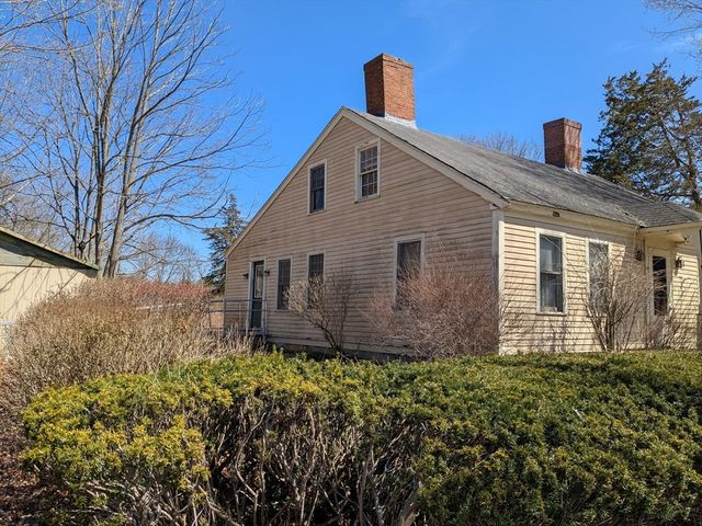 64 South St, Easton, MA 02375