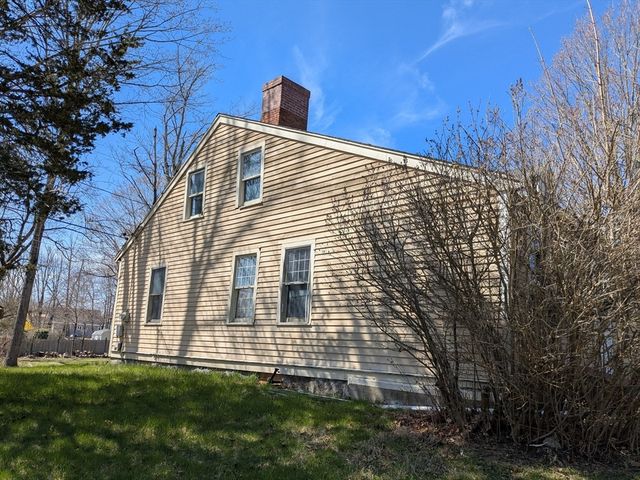 64 South St, Easton, MA 02375