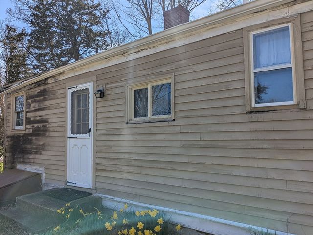 64 South St, Easton, MA 02375