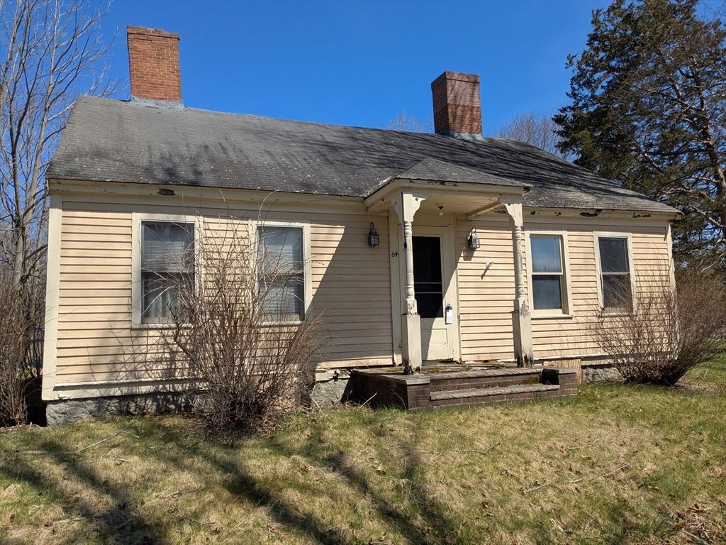 64 South St, Easton, MA 02375