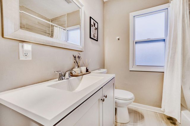 1710 Minnesota Lane N, Plymouth, MN 55447