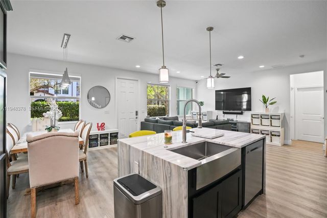 2913 Cascada Isles Way, Cooper City, FL 33024