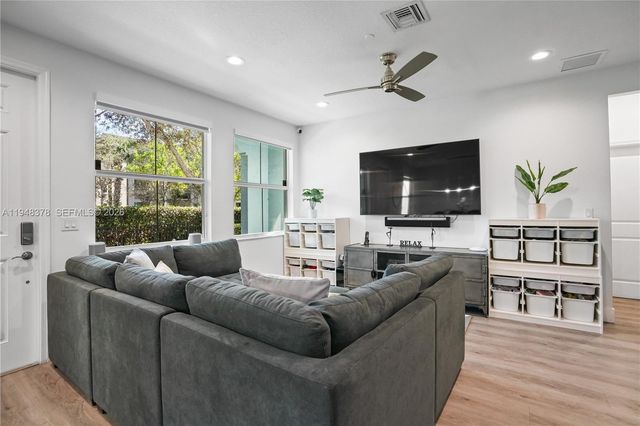 2913 Cascada Isles Way, Cooper City, FL 33024