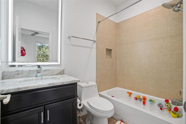 2913 Cascada Isles Way, Cooper City, FL 33024