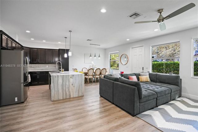 2913 Cascada Isles Way, Cooper City, FL 33024