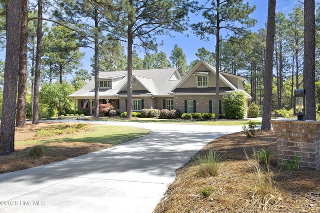 35 Quaker Ridge Road, Pinehurst, NC 28374