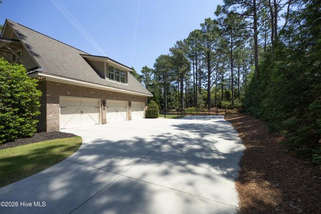 35 Quaker Ridge Road, Pinehurst, NC 28374
