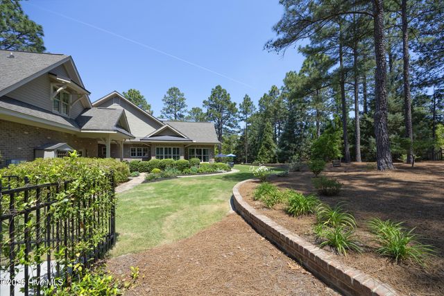 35 Quaker Ridge Road, Pinehurst, NC 28374
