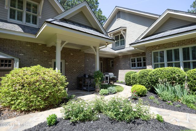 35 Quaker Ridge Road, Pinehurst, NC 28374