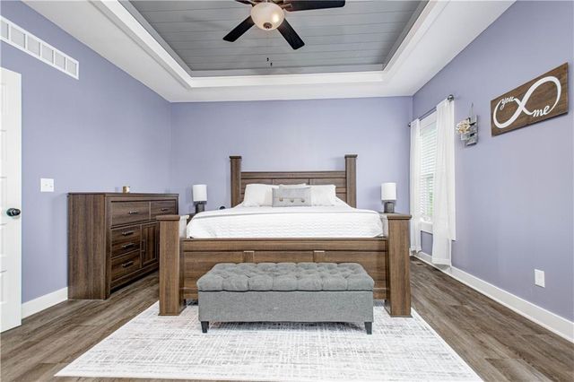 1005 SE Wood Ridge Court, Blue Springs, MO 64014