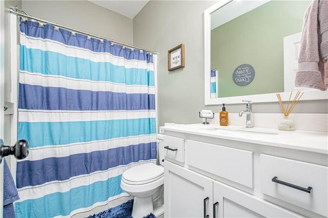 1005 SE Wood Ridge Court, Blue Springs, MO 64014