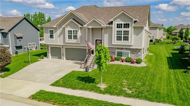 1005 SE Wood Ridge Court, Blue Springs, MO 64014