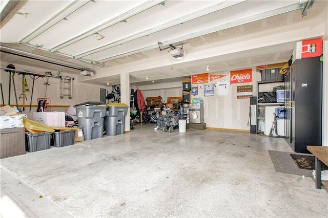 1005 SE Wood Ridge Court, Blue Springs, MO 64014