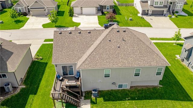 1005 SE Wood Ridge Court, Blue Springs, MO 64014
