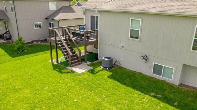 1005 SE Wood Ridge Court, Blue Springs, MO 64014