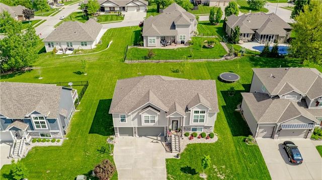 1005 SE Wood Ridge Court, Blue Springs, MO 64014