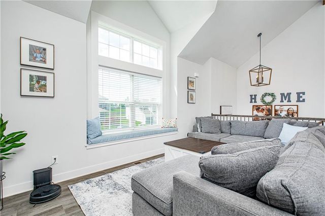 1005 SE Wood Ridge Court, Blue Springs, MO 64014