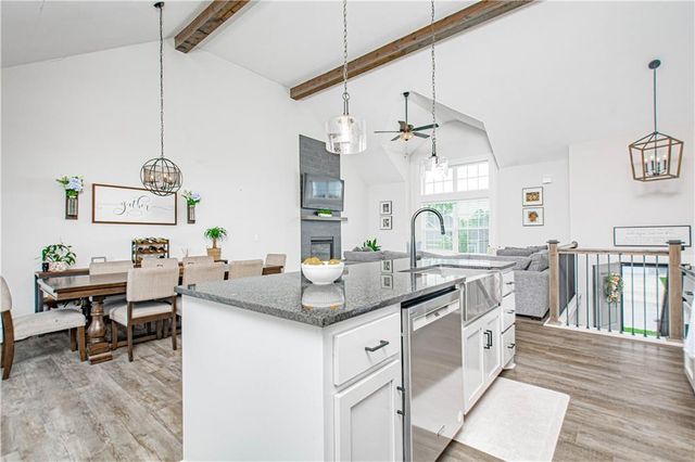 1005 SE Wood Ridge Court, Blue Springs, MO 64014