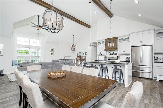 1005 SE Wood Ridge Court, Blue Springs, MO 64014