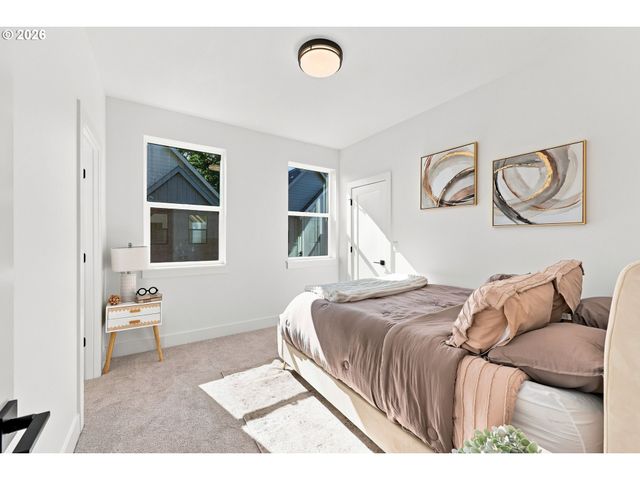 6033 Se TENINO St C, Portland, OR 97206