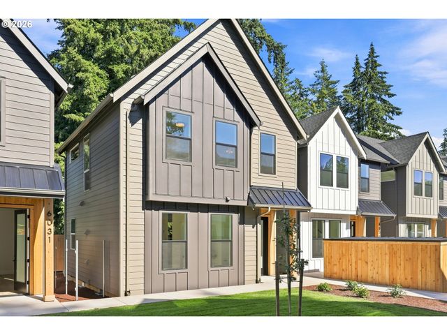 6033 Se TENINO St C, Portland, OR 97206