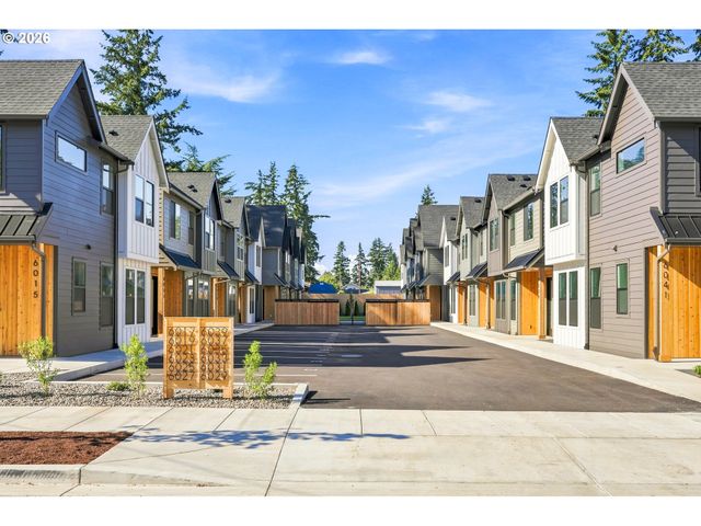 6033 Se TENINO St C, Portland, OR 97206