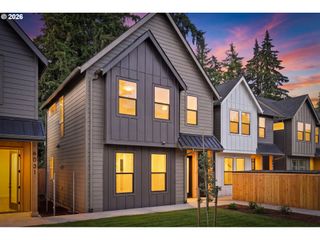 6033 Se TENINO St C, Portland, OR 97206