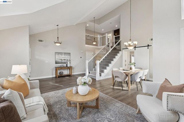 257 Summertree Dr, Livermore, CA 94551
