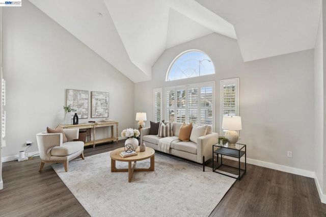 257 Summertree Dr, Livermore, CA 94551