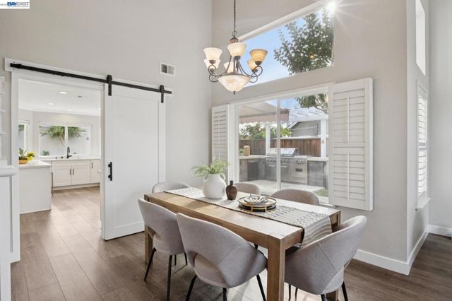 257 Summertree Dr, Livermore, CA 94551