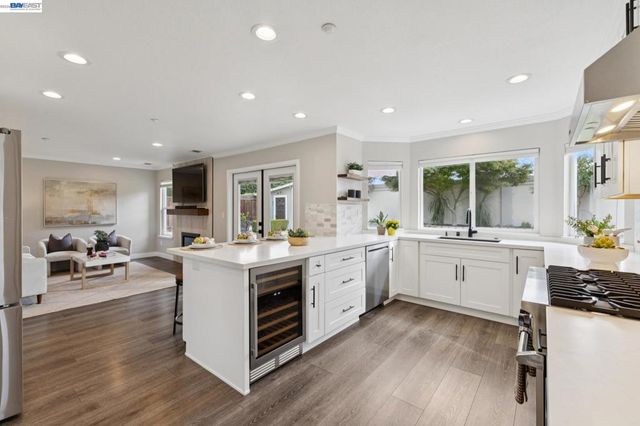 257 Summertree Dr, Livermore, CA 94551