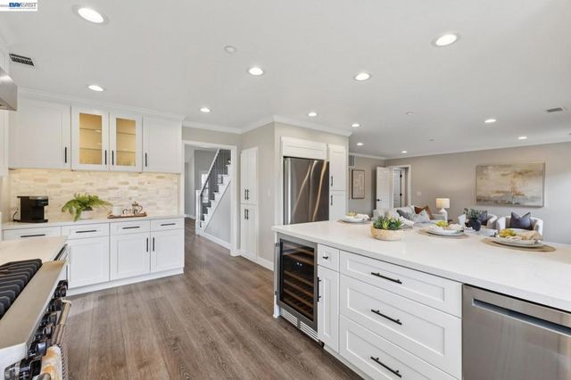257 Summertree Dr, Livermore, CA 94551