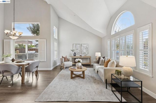 257 Summertree Dr, Livermore, CA 94551