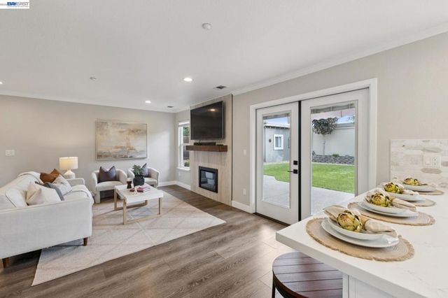 257 Summertree Dr, Livermore, CA 94551