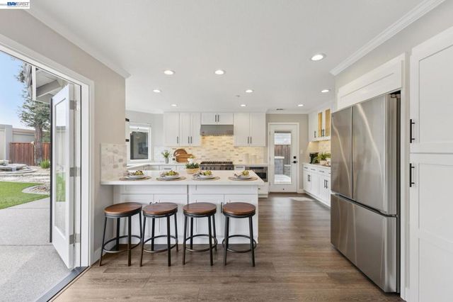 257 Summertree Dr, Livermore, CA 94551