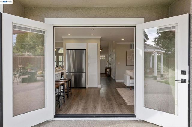 257 Summertree Dr, Livermore, CA 94551