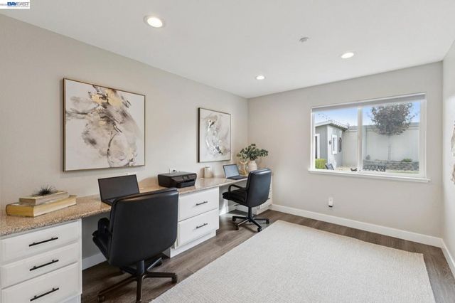 257 Summertree Dr, Livermore, CA 94551