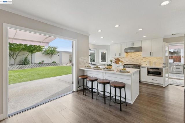 257 Summertree Dr, Livermore, CA 94551