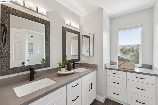 257 Summertree Dr, Livermore, CA 94551