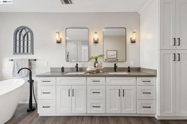 257 Summertree Dr, Livermore, CA 94551