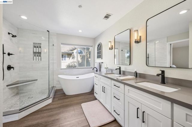 257 Summertree Dr, Livermore, CA 94551